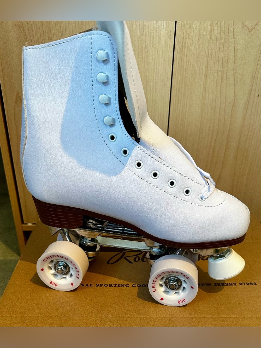 Chicago Women’s White Leather Lined Rink size 9